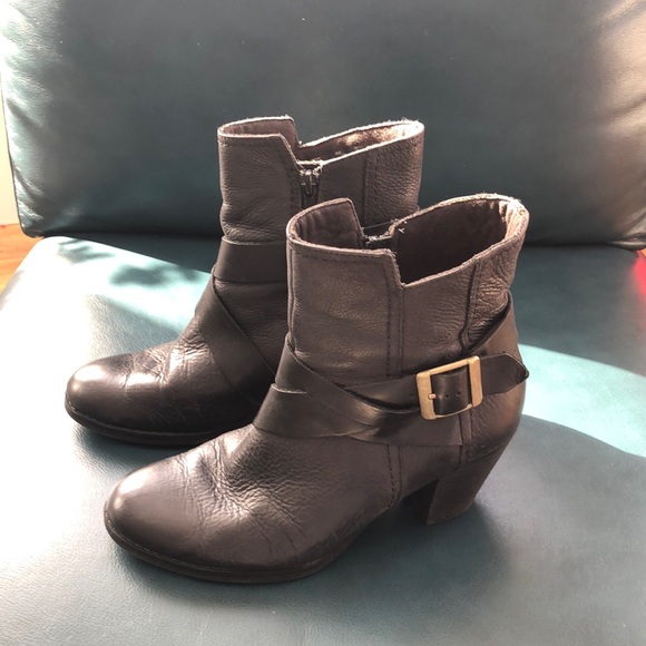Clark’s 3” Heel Bootie With Straps & Buckle Size 9 - Picture 1 of 12